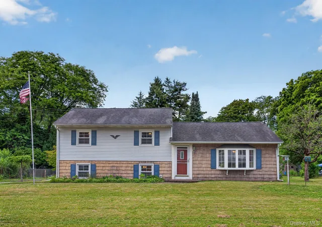 Homes for sale in New Windsor, NY | 20 Hudson Dr, New Windsor, NY 12553 | MLS# 1014237