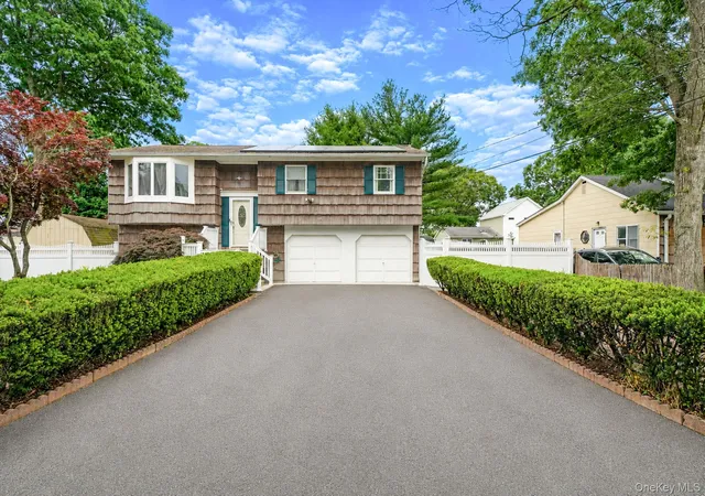 2nd image of 6 Smith Ct, Mastic, NY 11950 | MLS# 1014243