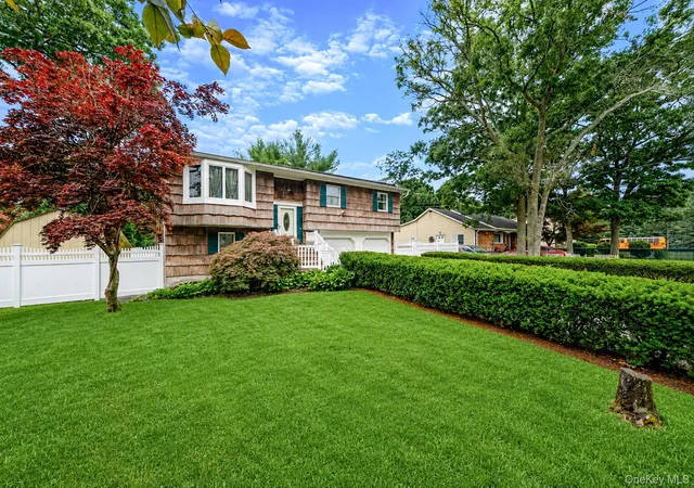 3rd image of 6 Smith Ct, Mastic, NY 11950 | MLS# 1014243