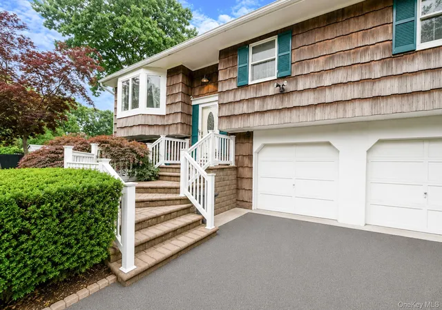 4th image of 6 Smith Ct, Mastic, NY 11950 | MLS# 1014243