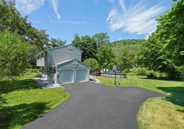 2nd image of 11 Kenneth Dr, Putnam Valley, NY 10579 | MLS# 1014246