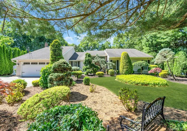 Photo 1 of Sale Pending at 6 Averly Pl, Smithtown, NY 11787 | MLS# 1014247 | Listing updated on 2026-09-22