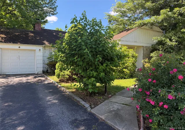 3rd image of 208 Overlook Ter, Roslyn Heights, NY 11577 | MLS# 1014282