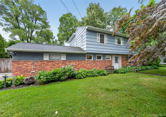 2nd image of 190 Oakwood Rd, Huntington Station, NY 11746 | MLS# 1014303