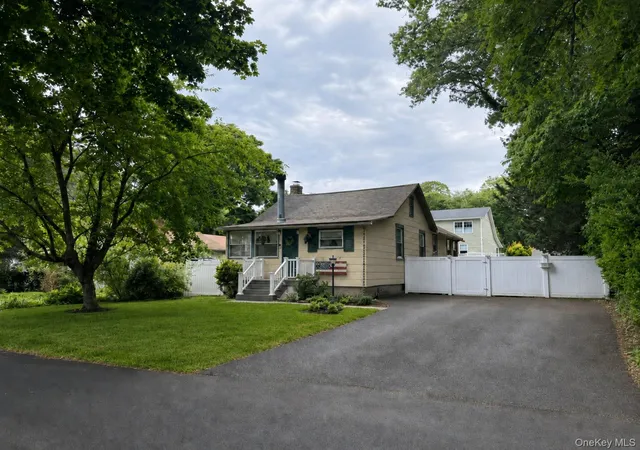 2nd image of 15 Kew Dr, Sound Beach, NY 11789 | MLS# 1014304