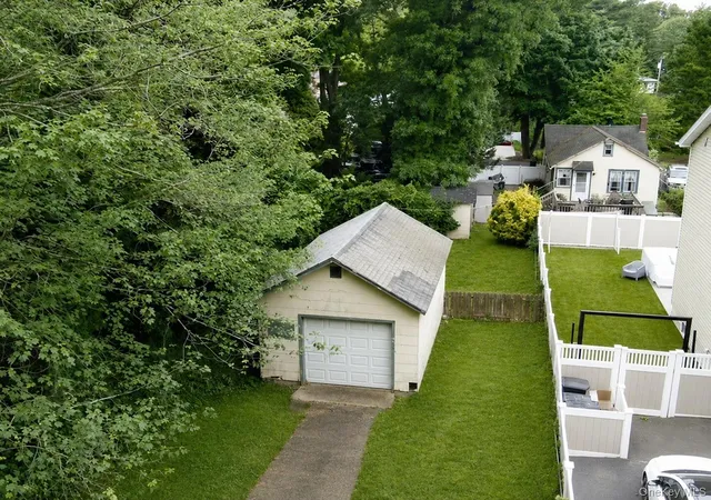 5th image of 15 Kew Dr, Sound Beach, NY 11789 | MLS# 1014304