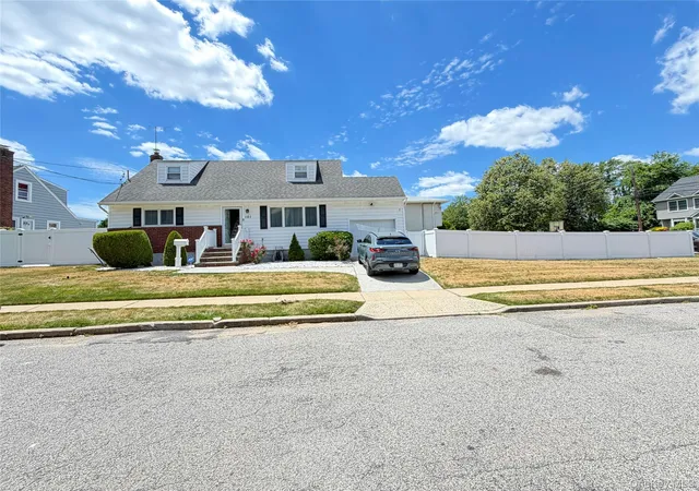 Photo 2 of Single family home for sale at 101 Sagamore St, Hempstead, NY 11520 | MLS# 1014327 | Listing updated on 2026-09-05