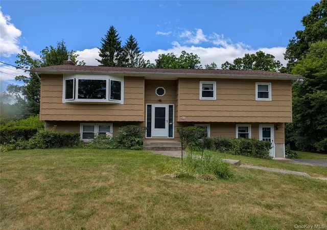 Photo 3 of Single family home for sale at 11 Kevin Ct, Montgomery, NY 12549 | MLS# 1014332 | Listing updated on 2026-08-16