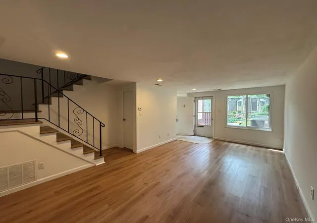 Listing Photo 3 - Condo for sale in building located at 233 Sagamore Hls Dr, Brookhaven, NY 11776