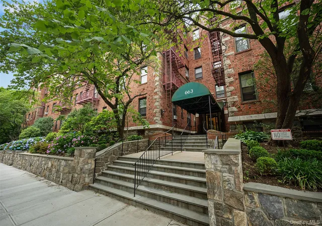 Homes for sale in Mount Vernon, NY | 663 Locust St #5D, Mount Vernon, NY 10552 | MLS# 1014340