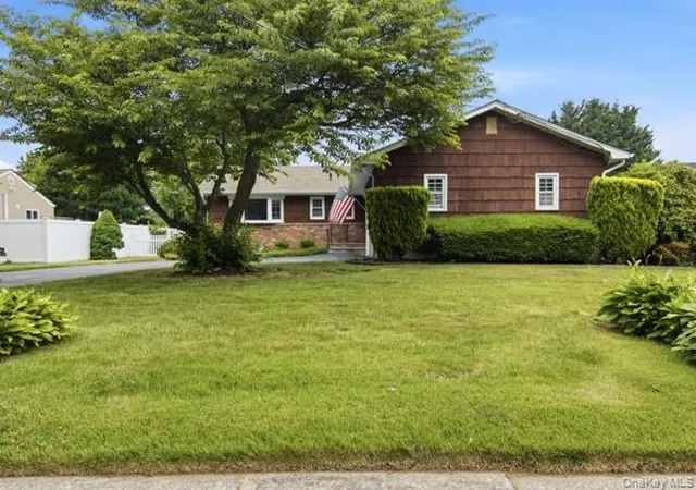 2nd image of 825 Karshick St, Bohemia, NY 11716 | MLS# 1014348