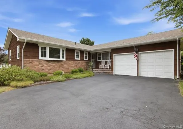 5th image of 825 Karshick St, Bohemia, NY 11716 | MLS# 1014348