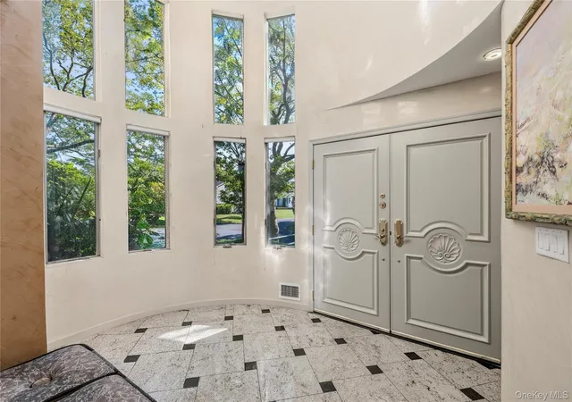4th image of 122 Lawrence Ave, Hempstead, NY 11559 | MLS# 1014364
