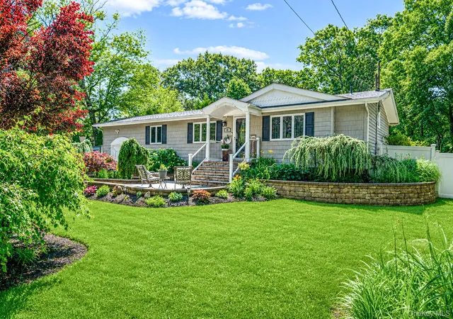2nd image of 4 Cabin Ln, Brookhaven, NY 11733 | MLS# 1014409