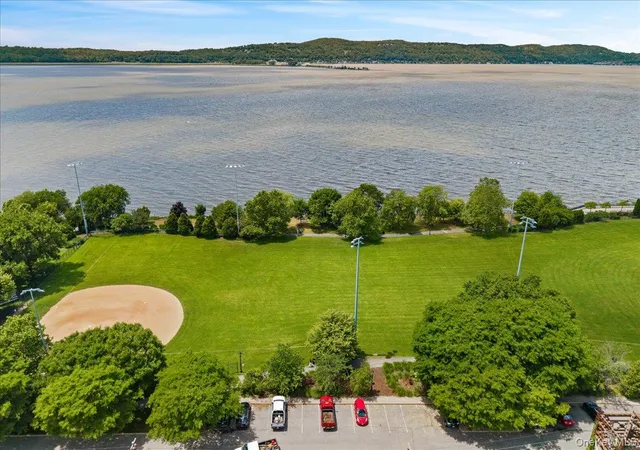 Listing Photo 2 - Condo for sale in building located at 141 S Buckhout, Irvington, NY 13409 - Unit #141