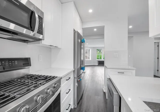 3rd image of 78-06 Main St, New York, NY 11367