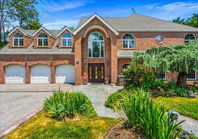 Photo 1 of Single family home for sale at 86 Dorchester Dr, North Hempstead, NY 11030 | MLS# 1014438 | Listing updated on 2026-09-13