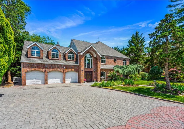 Photo 2 of Single family home for sale at 86 Dorchester Dr, North Hempstead, NY 11030 | MLS# 1014438 | Listing updated on 2026-09-13