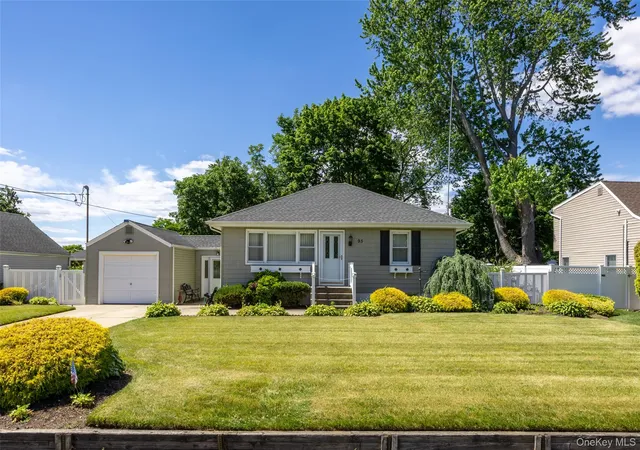 2nd image of 95 Laurel Rd, Lindenhurst, NY 11757 | MLS# 1014439