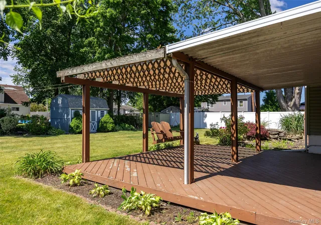 28th image of 95 Laurel Rd, Lindenhurst, NY 11757 | MLS# 1014439