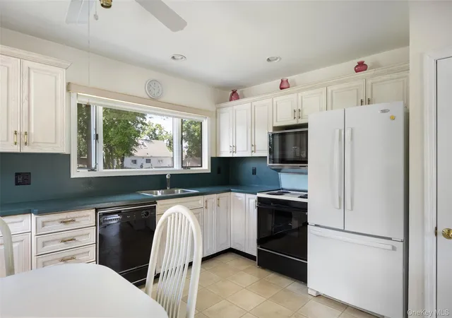 4th image of 95 Laurel Rd, Lindenhurst, NY 11757 | MLS# 1014439