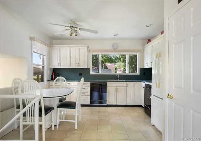5th image of 95 Laurel Rd, Lindenhurst, NY 11757 | MLS# 1014439