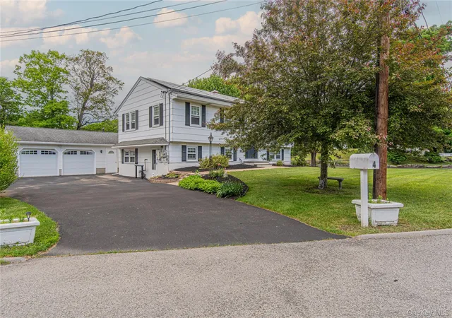 2nd image of 4 Russett Ln, Wappinger, NY 12590 | MLS# 1014450