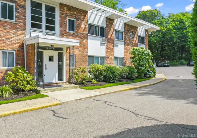 2nd image of 200 Lexington Ave #12E, Oyster Bay, NY 11771 | MLS# 1014455