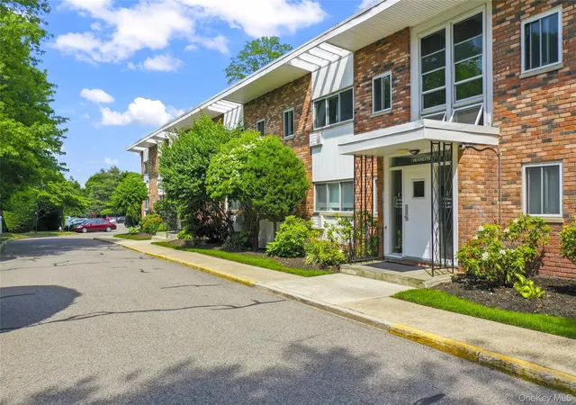 3rd image of 200 Lexington Ave #12E, Oyster Bay, NY 11771 | MLS# 1014455