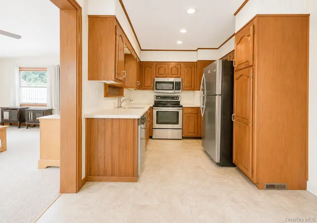 3rd image of 32 Hasbrouck Dr, Poughkeepsie, NY 12603 | MLS# 1014470
