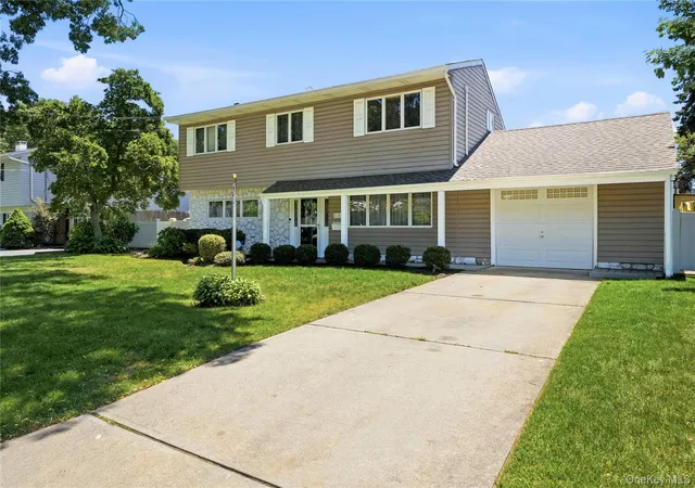 Photo 2 of Sale Pending at 634 Morrison St, Babylon, NY 11702 | MLS# 1014472 | Listing updated on 2026-07-03