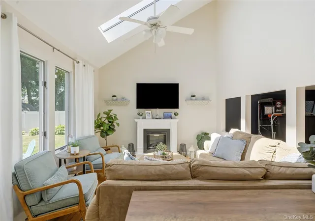 Photo 3 of Sale Pending at 634 Morrison St, Babylon, NY 11702 | MLS# 1014472 | Listing updated on 2026-07-03
