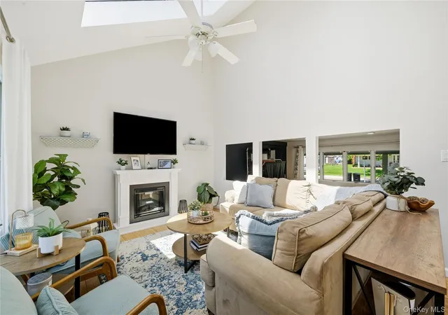 Photo 3 of Sale Pending at 634 Morrison St, Babylon, NY 11702 | MLS# 1014472 | Listing updated on 2026-07-03