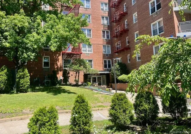 3rd image of 15105 Cross Island Pkwy, New York, NY 11238