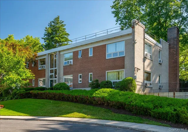 Homes for sale in Eastchester, NY | 12 Channing Pl #1R, Eastchester, NY 10709 | MLS# 1014503
