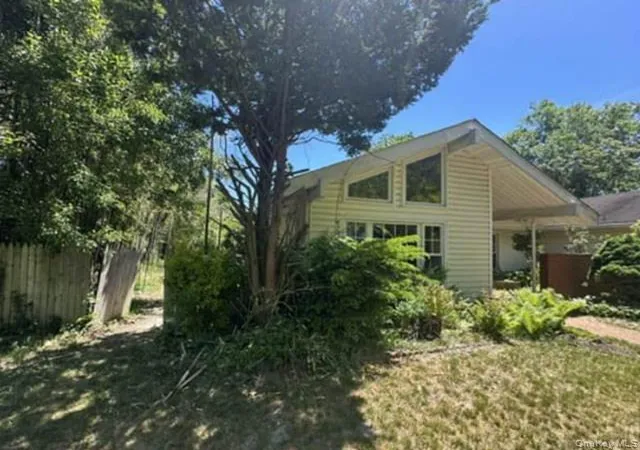 2nd image of 46 Andover Dr, Brookhaven, NY 11727 | MLS# 1014564