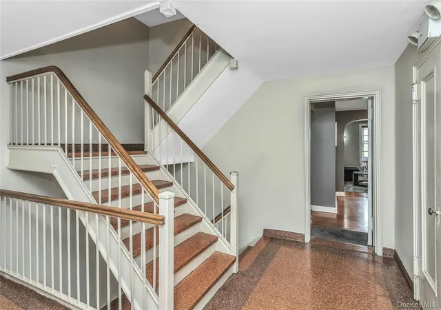 Homes for sale in North Hempstead, NY | 8 Welwyn Rd #2F, North Hempstead, NY 11021 | MLS# 1014567