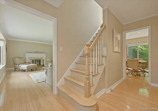 4th image of 2 Crabtree Ln, North Hempstead, NY 11576 | MLS# 1014585