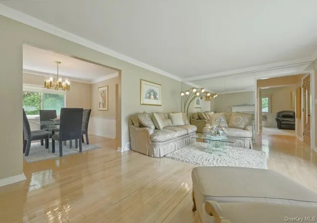 5th image of 2 Crabtree Ln, North Hempstead, NY 11576 | MLS# 1014585