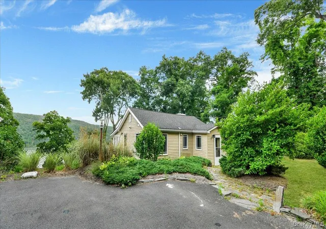 Homes for sale in Warwick (town), NY | 6 Deer Trail N, Warwick (town), NY 10925 | MLS# 1014589