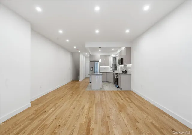 Listing Photo 4 - Condo for sale in building located at 3409 29th St, New York, NY 11106