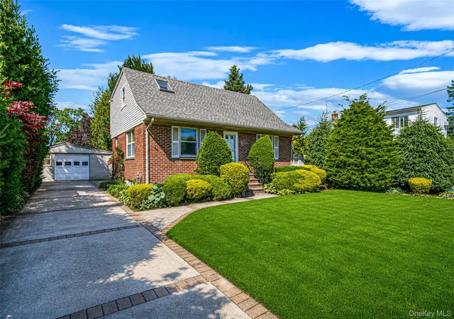 2nd image of 572 Benito St, Hempstead, NY 11554 | MLS# 1014609