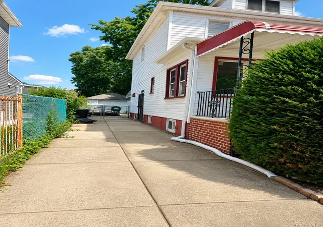 3rd image of 13121 223Rd St, Laurelton, NY 11413 | MLS# 1014617