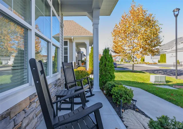 Photo 3 of Condo for sale at 303 Silver Timber Dr, Brookhaven, NY 11980 | MLS# 1014618 | Listing updated on 2026-09-20