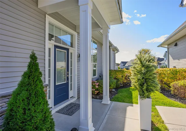 Listing Photo 4 - Condo for sale in building located at 303 Silver Timber Dr, Brookhaven, NY 11980