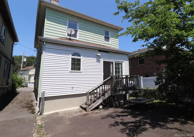 3rd image of 3232 Country Club Rd, New York, NY 10465 | MLS# 1014621