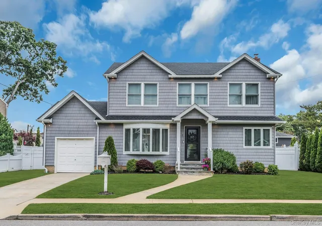 Photo 1 of Sale Pending at 9 Pompano Ln, Oyster Bay, NY 11762 | MLS# 1014646 | Listing updated on 2026-08-03