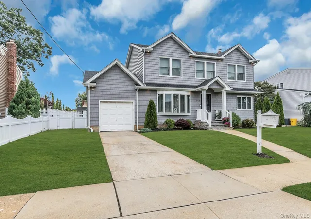 Photo 2 of Sale Pending at 9 Pompano Ln, Oyster Bay, NY 11762 | MLS# 1014646 | Listing updated on 2026-08-03