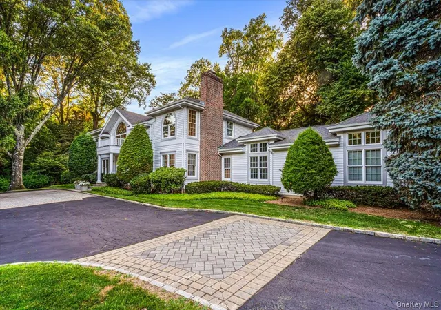 Photo 1 of Sale Pending at 11 Wenwood Dr, Oyster Bay, NY 11545 | MLS# 1014653 | Listing updated on 2026-07-30