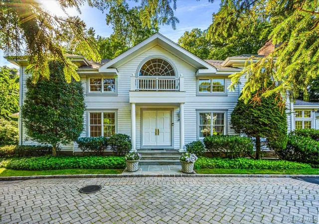 Photo 2 of Sale Pending at 11 Wenwood Dr, Oyster Bay, NY 11545 | MLS# 1014653 | Listing updated on 2026-07-30